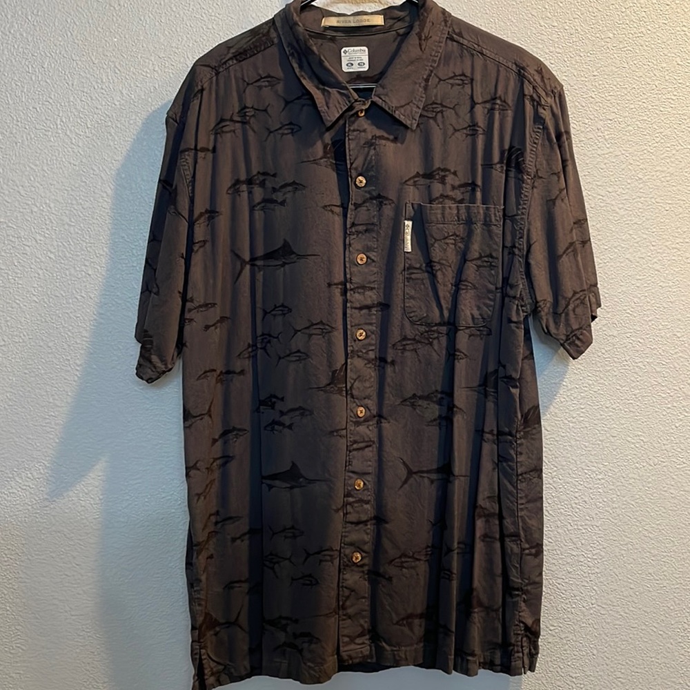 Columbia mens XL short sleeve shirt.  Excellent shape. Black